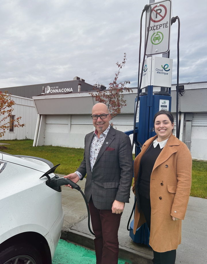 La Ville de Donnacona adhère au Circuit électrique et met à disposition de nouvelles bornes de recharge publique sur son territoire