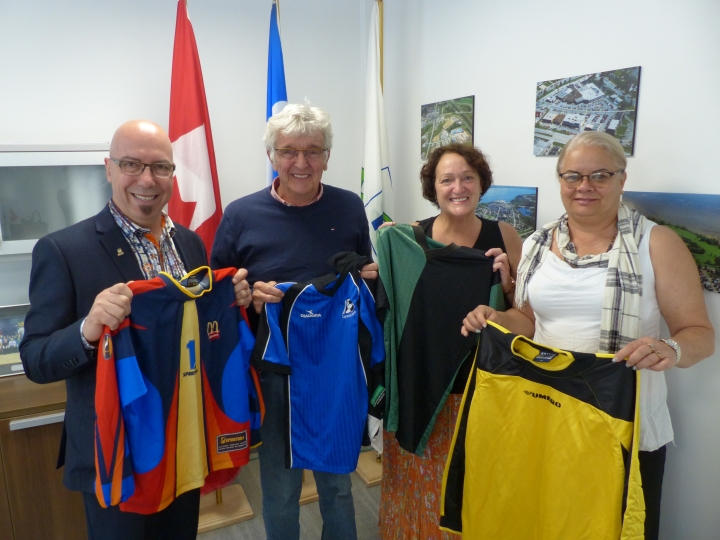 La Ville remet plus de 150 chandails de soccer dans trois régions de Cuba